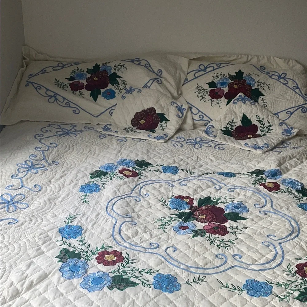 Floral Embroidered Quilt Set